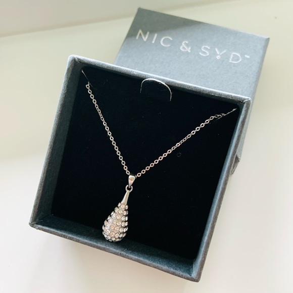 Nic & Syd crystal teardrop necklace 🇨🇦 - Picture 1 of 5